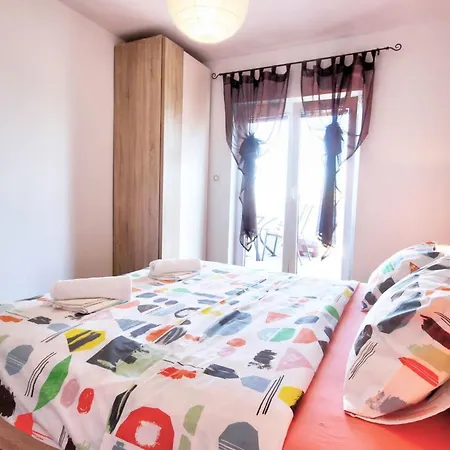 Apartment Gesamte Mit Terrasse Und Meerblick By Interhome