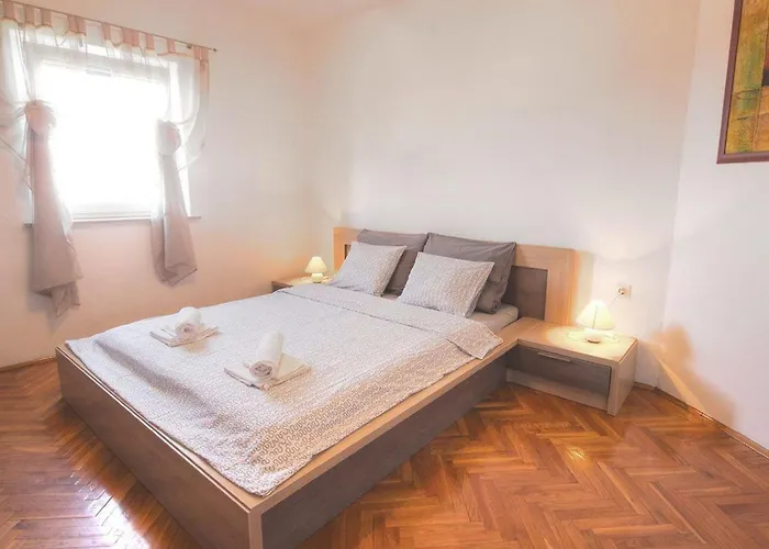 Apartman Gesamte Mit Terrasse Und Meerblick By Interhome Sibinj Krmpotski