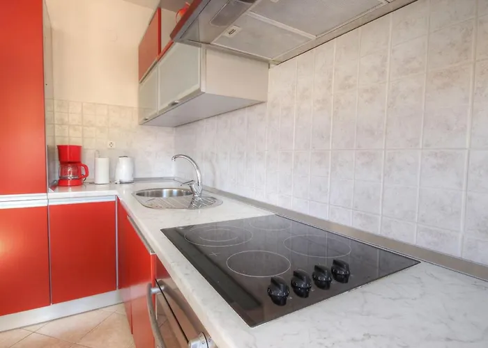 Apartman Gesamte Mit Terrasse Und Meerblick By Interhome Sibinj Krmpotski