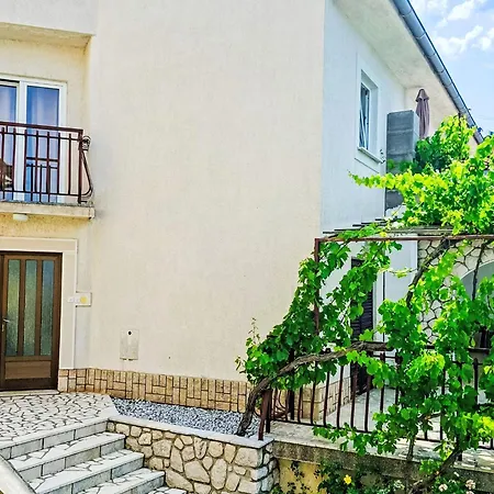 Gesamte Mit Terrasse Und Meerblick By Interhome * Sibinj Krmpotski