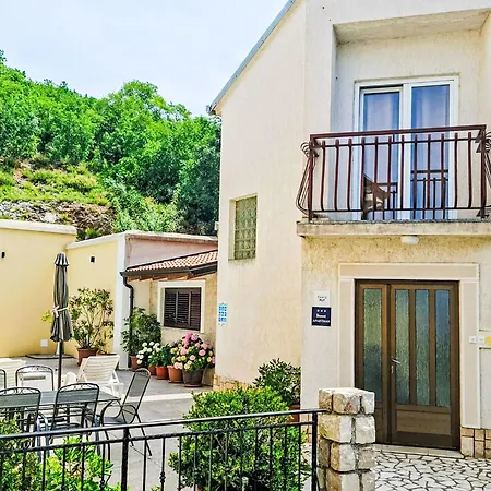 Gesamte Mit Terrasse Und Meerblick By Interhome * Sibinj Krmpotski