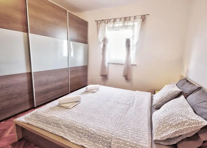 Gesamte Mit Terrasse Und Meerblick By Interhome